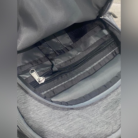 🎒 The North Face vault backpack. Heathered gray with black logo - Picture 3 of 5